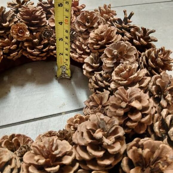 Handcrafted pinecones winter christmas door decoration wreath - Picture 9 of 10